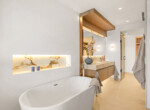 LGM 221-24 Master bathroom